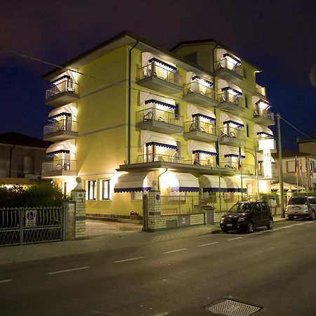Hotel Fortunella Lido di Camaiore Zewnętrze zdjęcie